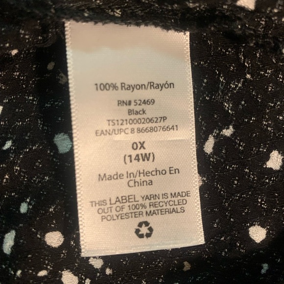 Terra & Sky Women's Plus Size Pintuck Woven Printed Quarter Sleeve V-Neck Blouse - Picture 9 of 11